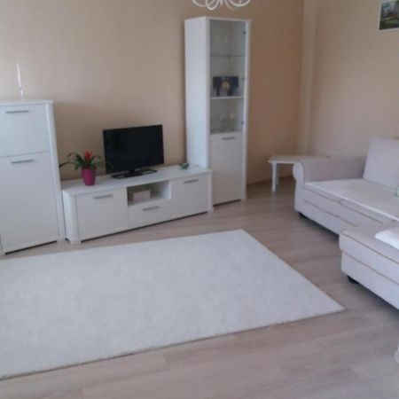 Juli'S Apartment Oradea Eksteriør billede
