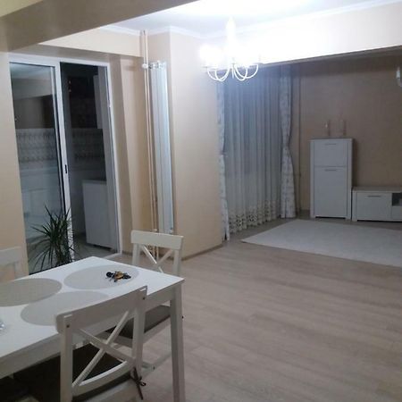 Juli'S Apartment Oradea Eksteriør billede