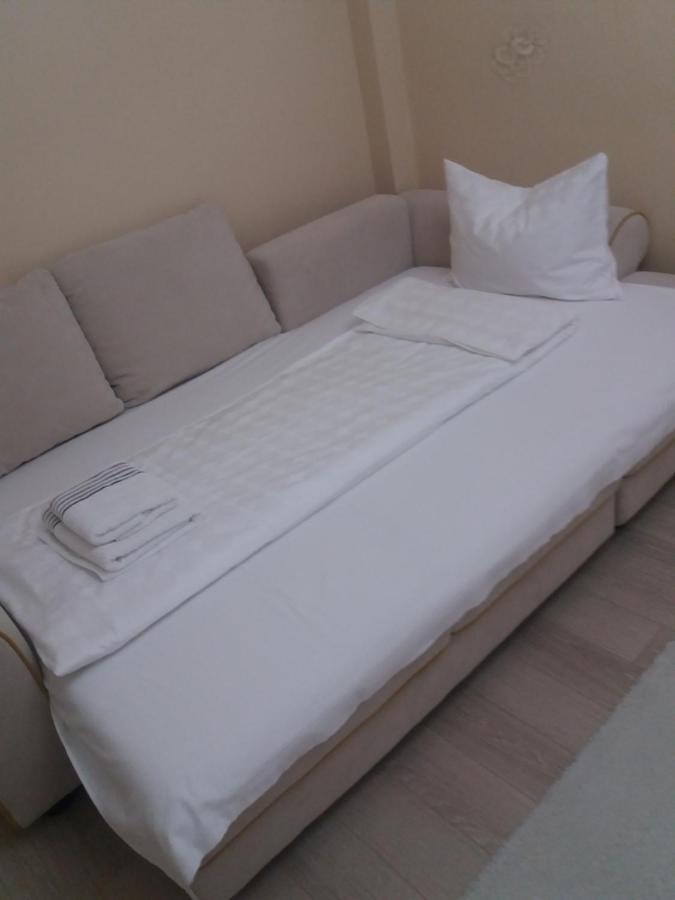 Juli'S Apartment Oradea Eksteriør billede