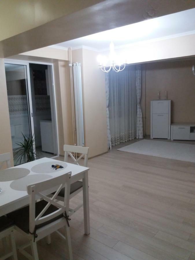 Juli'S Apartment Oradea Eksteriør billede